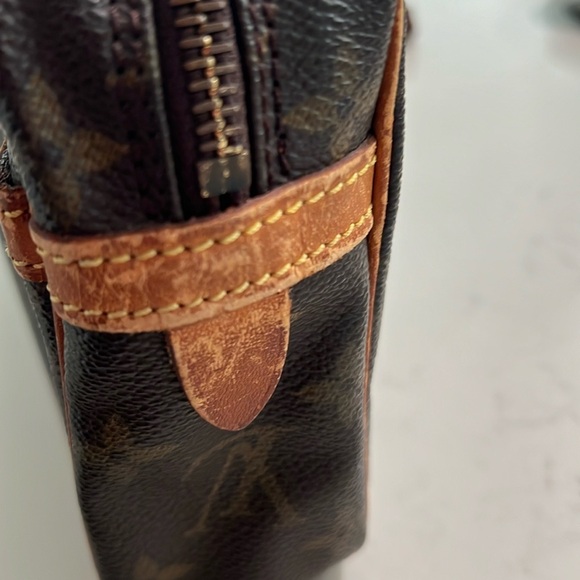 Louis Vuitton toiletry pouch - Picture 3 of 6